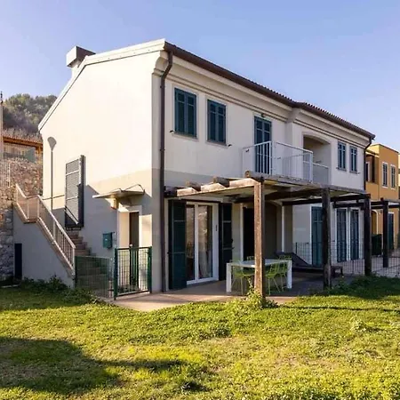 Piscinaparkingvista Mare La Perla Ligure Ac